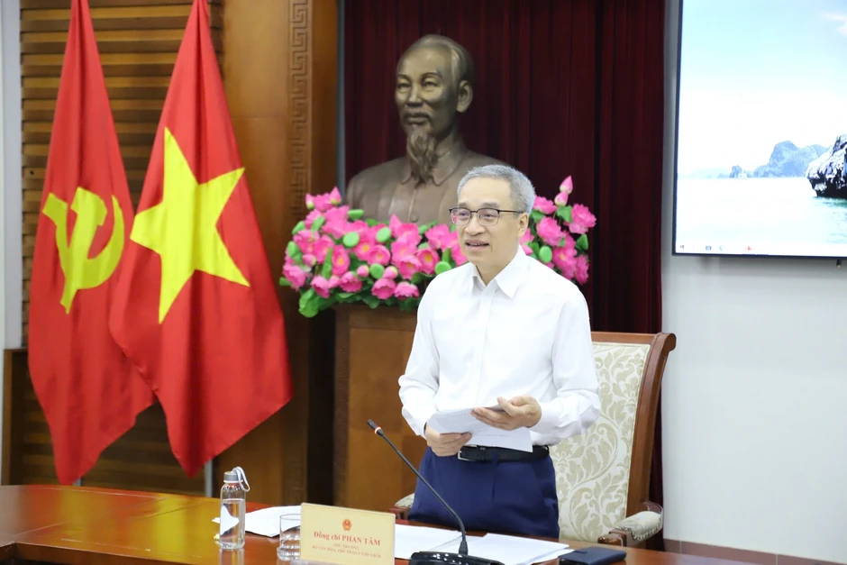 Báo chí đến năm 2045 không chỉ tinh gọn mà còn dẫn dắt không gian mạng Báo chí đến năm 2045 không chỉ tinh gọn mà còn dẫn dắt không gian mạng