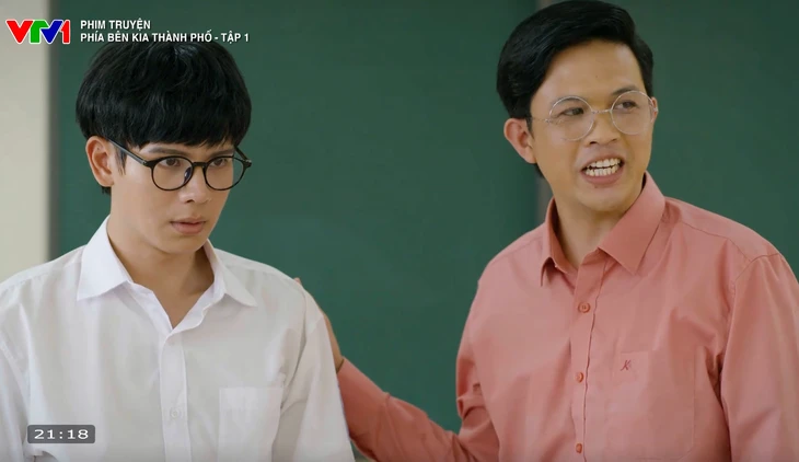 Bạo lực học đường và bạo lực mạng trong Phía bên kia thành phố Bạo lực học đường và bạo lực mạng trong Phía bên kia thành phố