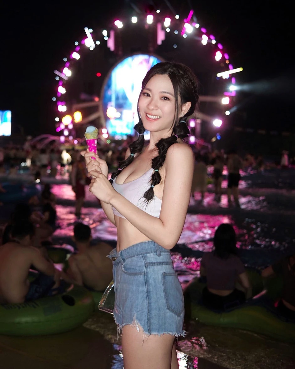 Bắt gặp cặp Nam vương - Á hậu ôm nhau tình tứ trong đám cưới đồng nghiệp: Nhà gái vừa đẹp vừa bốc lửa, nhìn muốn yêu liền