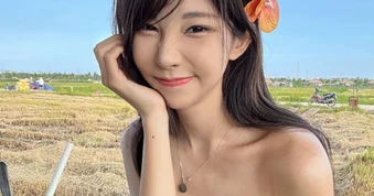 Bất ngờ sang Việt Nam để... chăn vịt, nữ DJ xinh đẹp khiến fan được một phen "cười bò" thích thú