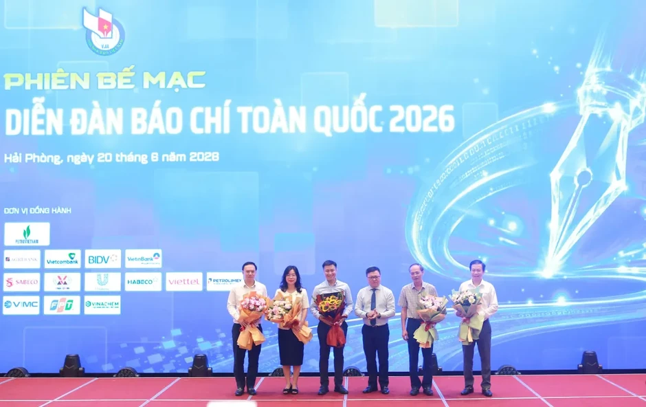 Bế mạc Diễn đàn Báo chí toàn quốc 2026: Xây dựng nền báo chí Việt Nam chuyên nghiệp, nhân văn và hiện đại Bế mạc Diễn đàn Báo chí toàn quốc 2026: Xây dựng nền báo chí Việt Nam chuyên nghiệp, nhân văn và hiện đại