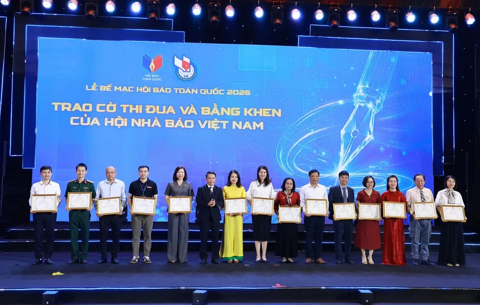 Bế mạc Hội báo Toàn quốc 2026: Trao 46 giải Sản phẩm báo chí ấn tượng đặc sắc và 57 giải Gian trưng bày ấn tượng Bế mạc Hội báo Toàn quốc 2026: Trao 46 giải Sản phẩm báo chí ấn tượng đặc sắc và 57 giải Gian trưng bày ấn tượng