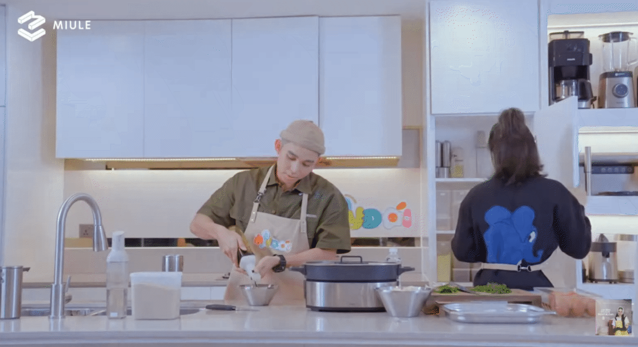 Bên trong tổ ấm của Miu Lê: Căn bếp hiện đại, thiết kế tủ kịch trần cùng dàn đồ gia dụng không thiếu món nào