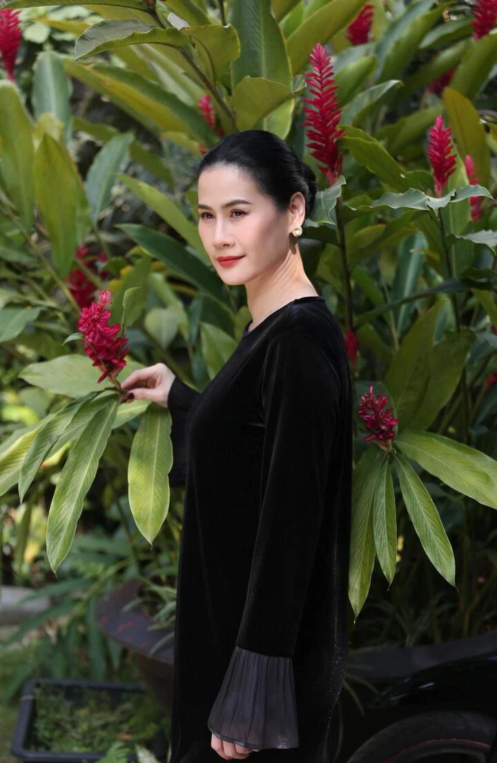 Bị đồn có 700 tỷ, diễn viên 'Mưa đỏ' bức xúc: 'Cơm áo còn thiếu trước hụt sau' Bị đồn có 700 tỷ, diễn viên 'Mưa đỏ' bức xúc: 'Cơm áo còn thiếu trước hụt sau'