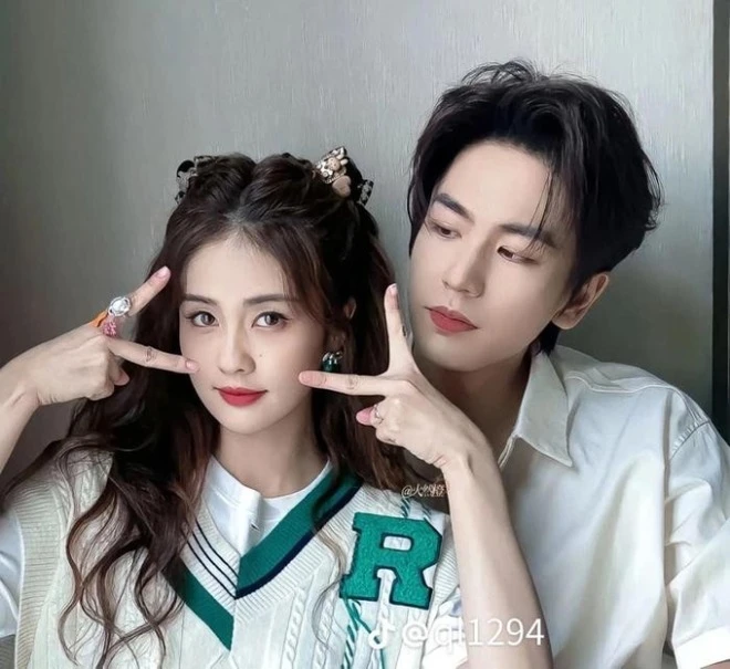 Bị ép chia tay Trương Lăng Hách, Bạch Lộc lộ bằng chứng hẹn hò nam thần tâm cơ nhất showbiz Bị ép chia tay Trương Lăng Hách, Bạch Lộc lộ bằng chứng hẹn hò nam thần tâm cơ nhất showbiz