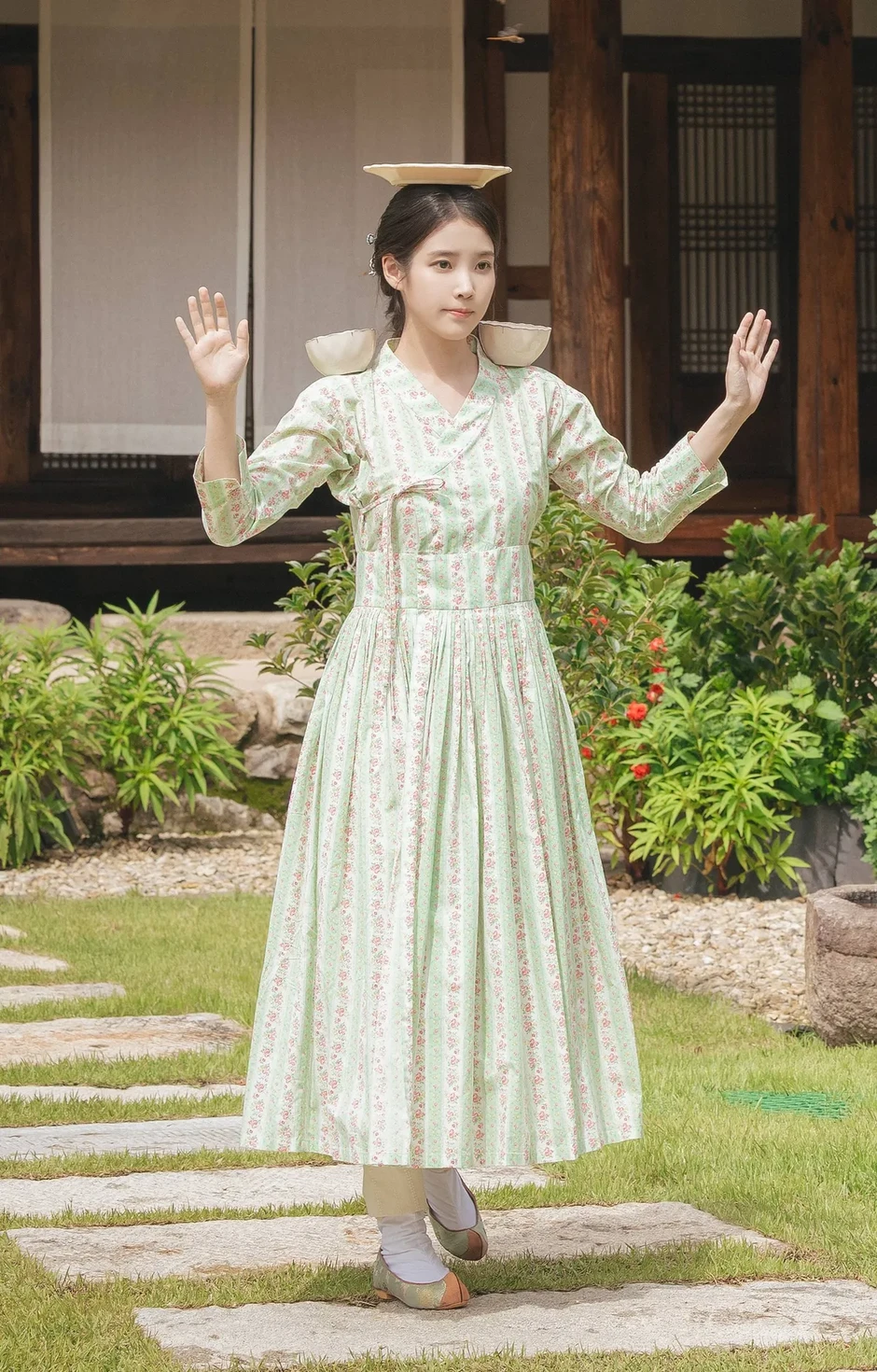Bí quyết tạo nên phong cách hoàng gia trong phim “Phu nhân đại quân thế kỷ 21” Bí quyết tạo nên phong cách hoàng gia trong phim “Phu nhân đại quân thế kỷ 21”