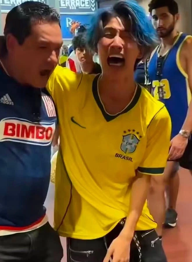 Biểu cảm của CĐV Nhật Bản "chiếm sóng" sau trận thua Brazil Biểu cảm của CĐV Nhật Bản "chiếm sóng" sau trận thua Brazil