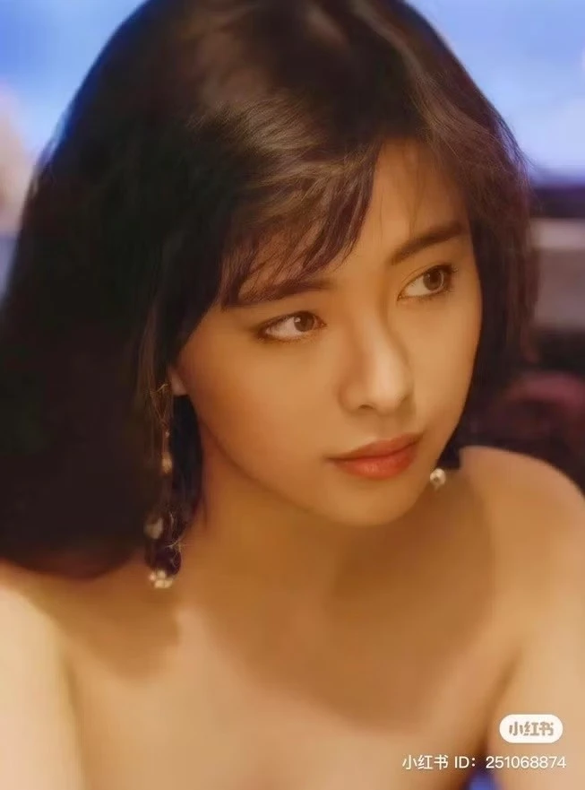 Biểu tượng nhan sắc bất ngờ trả lời phỏng vấn sau 22 năm rời showbiz Biểu tượng nhan sắc bất ngờ trả lời phỏng vấn sau 22 năm rời showbiz
