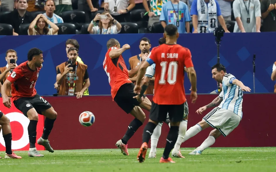 Bình luận FIFA World Cup 2026™: Bản lĩnh của nhà Vua trong trận đấu điên rồ nhất lịch sử World Cup