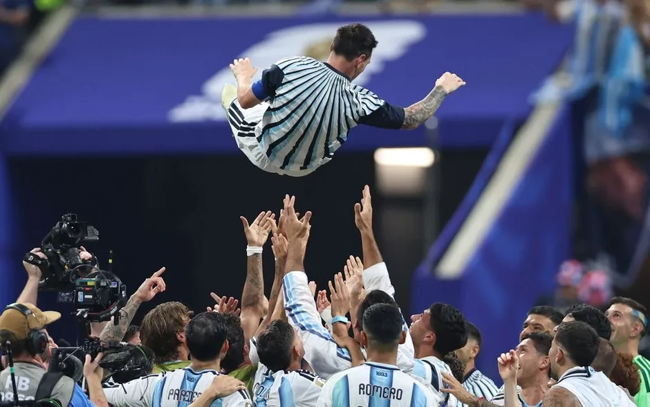 Bình luận FIFA World Cup 2026™: Bản lĩnh của nhà Vua trong trận đấu điên rồ nhất lịch sử World Cup