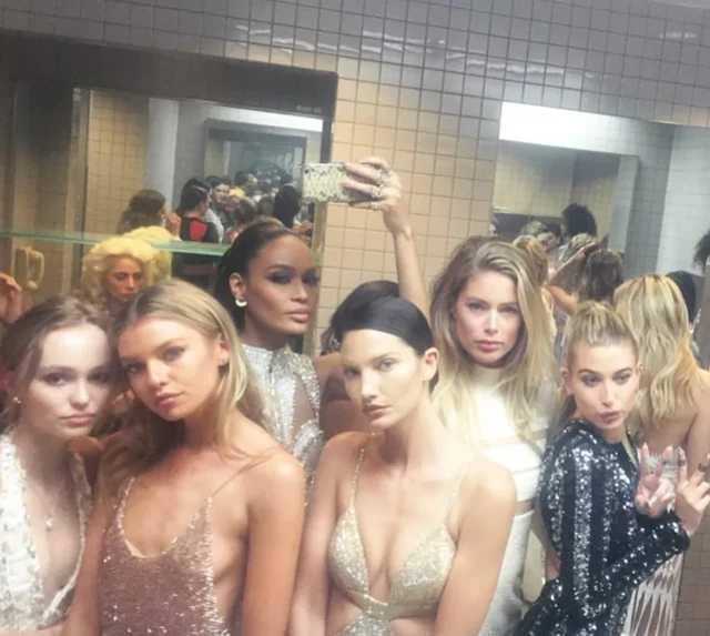 BLACKPINK nhí nhố cùng dàn mỹ nhân quốc tế: Met Gala có thể đổi chủ đề mỗi năm, nhưng WC selfie vẫn là truyền thống bất diệt! BLACKPINK nhí nhố cùng dàn mỹ nhân quốc tế: Met Gala có thể đổi chủ đề mỗi năm, nhưng WC selfie vẫn là truyền thống bất diệt!