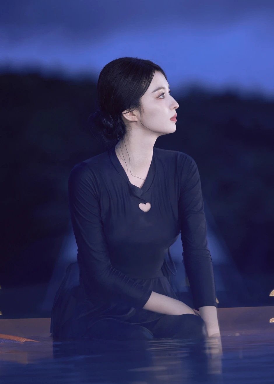 Bộ đồ bơi mỏng tang, o ép khiến Vương Sở Nhiên bị dòm ngó trên sóng truyền hình Bộ đồ bơi mỏng tang, o ép khiến Vương Sở Nhiên bị dòm ngó trên sóng truyền hình