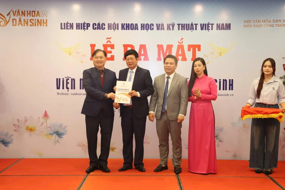 Bổ nhiệm ông Đỗ Mạnh Hùng là Viện trưởng Nghiên cứu Văn hóa và Dân sinh Bổ nhiệm ông Đỗ Mạnh Hùng là Viện trưởng Nghiên cứu Văn hóa và Dân sinh