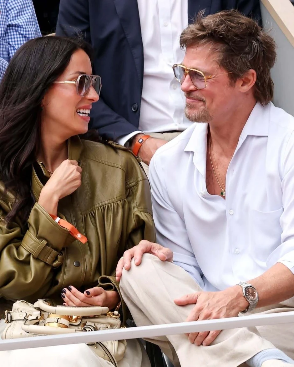 Brad Pitt nói về vụ ly hôn dài 8 năm với Angelina Jolie: “Nó không dễ dàng” Brad Pitt nói về vụ ly hôn dài 8 năm với Angelina Jolie: “Nó không dễ dàng”