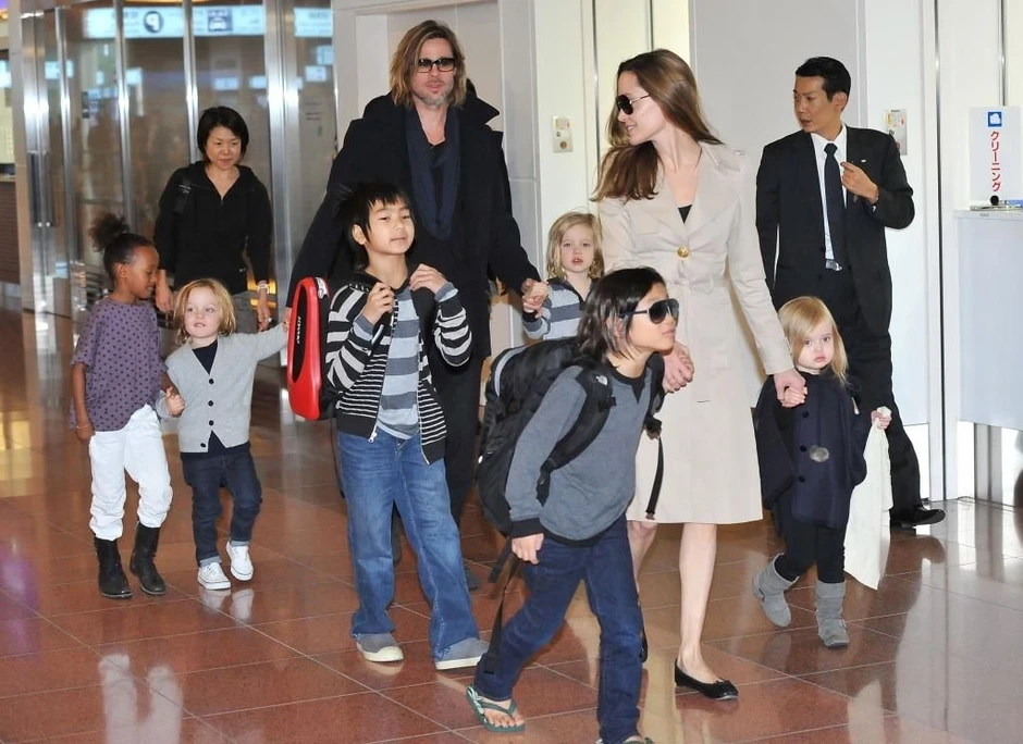Brad Pitt nói về vụ ly hôn dài 8 năm với Angelina Jolie: “Nó không dễ dàng” Brad Pitt nói về vụ ly hôn dài 8 năm với Angelina Jolie: “Nó không dễ dàng”