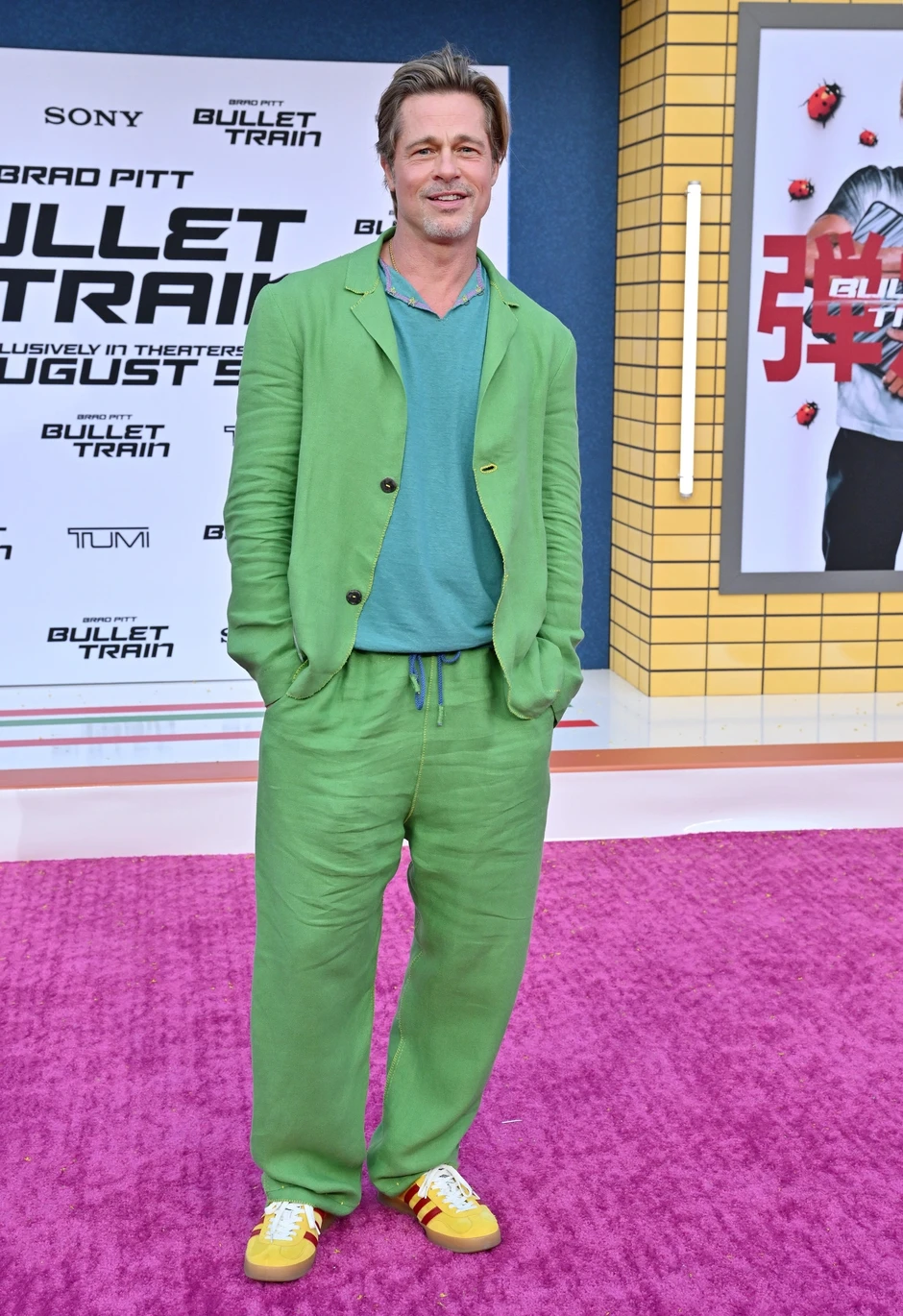 Brad Pitt trẻ trung ở tuổi 63, đẹp đôi bên bạn gái kém 29 tuổi Brad Pitt trẻ trung ở tuổi 63, đẹp đôi bên bạn gái kém 29 tuổi