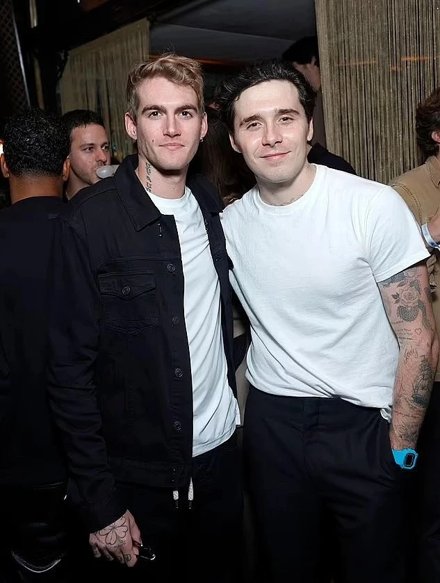 Brooklyn Beckham, Paris Hilton sốc trước cái chết của con trai Cindy Crawford