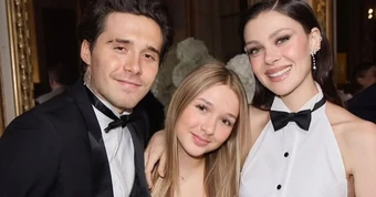 Brooklyn Beckham tố cáo cha mẹ lợi dụng em gái Harper