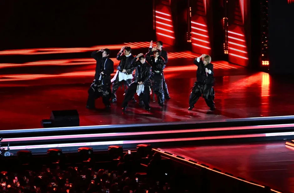 BTS khẳng định vị thế thống trị K-pop với đêm diễn trở lại lịch sử tại Gwanghwamun BTS khẳng định vị thế thống trị K-pop với đêm diễn trở lại lịch sử tại Gwanghwamun