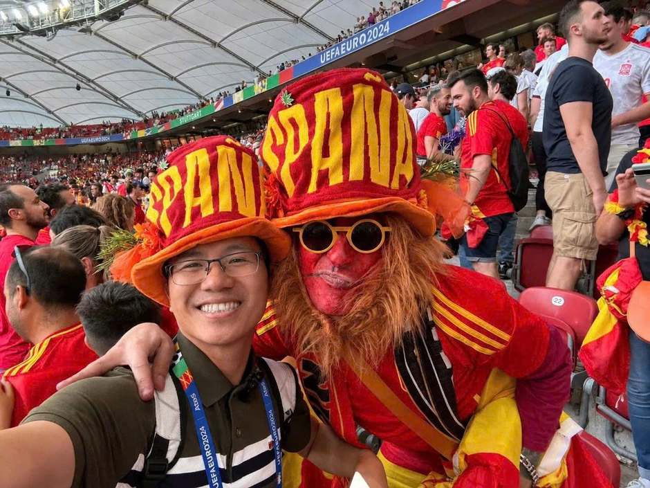 BTV Hoàng Cường gây sốt với màn hóa thân Messi, Pharaoh trên sóng World Cup BTV Hoàng Cường gây sốt với màn hóa thân Messi, Pharaoh trên sóng World Cup