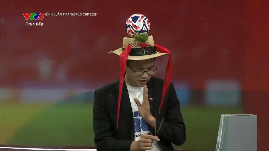 BTV Hoàng Cường gây sốt với màn hóa thân Messi, Pharaoh trên sóng World Cup BTV Hoàng Cường gây sốt với màn hóa thân Messi, Pharaoh trên sóng World Cup