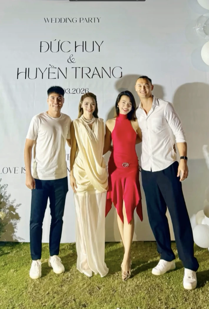 Bức ảnh bí mật của MC Hoàng Oanh và Lê Giang Patrik đến giờ mới được công bố