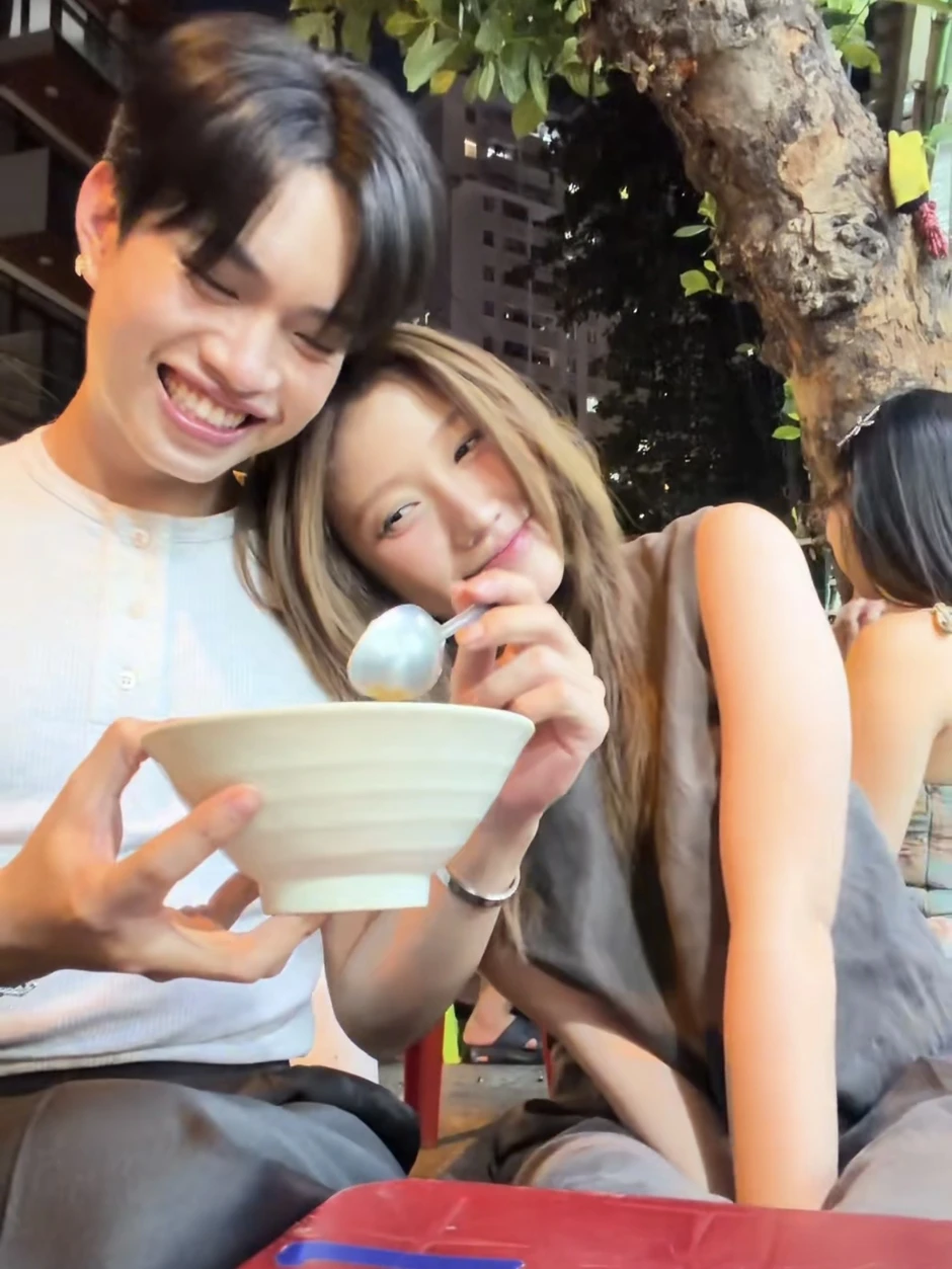 Bức ảnh "tự công bố" nam - nữ chính phim Tết Trấn Thành gây chấn động, là đùa thôi đúng không?