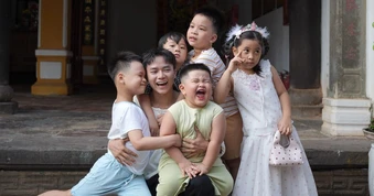 Bùi Công Nam làm "bố tập sự", một mình chăm 5 đứa trẻ