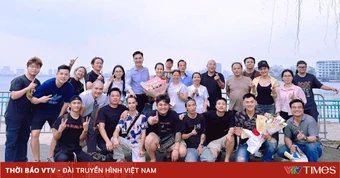 Bước chân vào đời đóng máy, dàn diễn viên chia tay quyến luyến