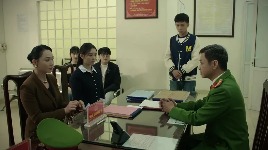 Bước chân vào đời - Tập 13: Bà Dung rút đơn kiện Bước chân vào đời - Tập 13: Bà Dung rút đơn kiện