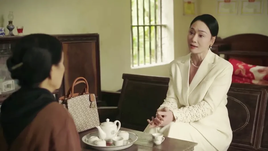 Bước chân vào đời - Tập 13: Về quê gặp bà Thương, mẹ Quân vênh váo, khinh người Bước chân vào đời - Tập 13: Về quê gặp bà Thương, mẹ Quân vênh váo, khinh người