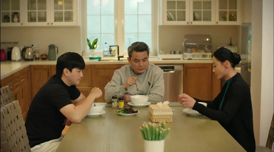 Bước chân vào đời - Tập 14: Sau khóc sưng mắt vì bị Thương chia tay, Quân dọn ra ngoài ở Bước chân vào đời - Tập 14: Sau khóc sưng mắt vì bị Thương chia tay, Quân dọn ra ngoài ở