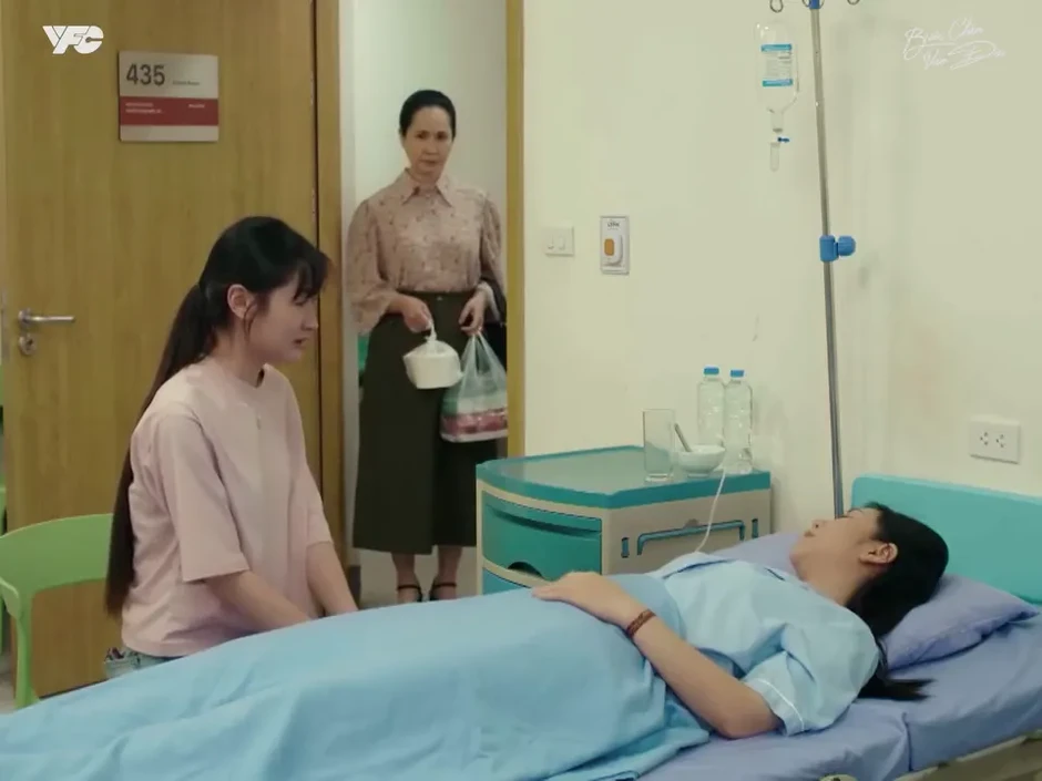 Bước chân vào đời - Tập 31: Thương ngất xỉu giữa sân trường Bước chân vào đời - Tập 31: Thương ngất xỉu giữa sân trường