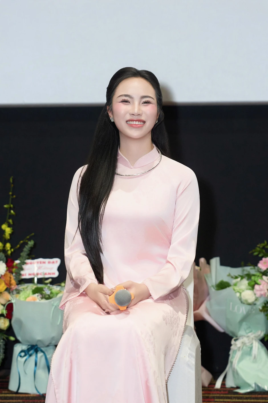 Ca khúc khiến Đặng Ngọc Anh và cô giáo Nguyễn Khánh Ly "từ mặt" nhau 2 lần Ca khúc khiến Đặng Ngọc Anh và cô giáo Nguyễn Khánh Ly "từ mặt" nhau 2 lần
