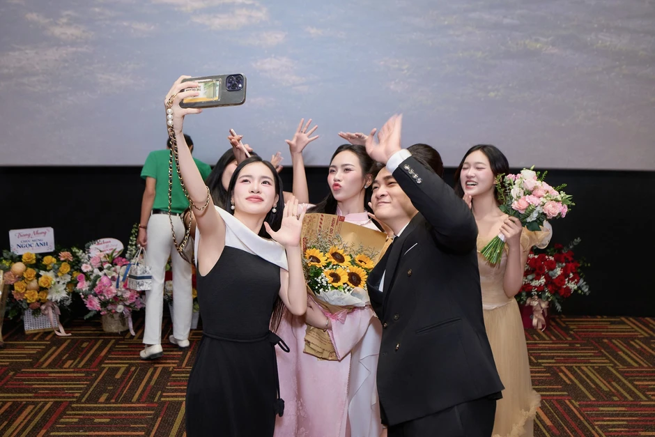 Ca khúc khiến Đặng Ngọc Anh và cô giáo Nguyễn Khánh Ly "từ mặt" nhau 2 lần Ca khúc khiến Đặng Ngọc Anh và cô giáo Nguyễn Khánh Ly "từ mặt" nhau 2 lần