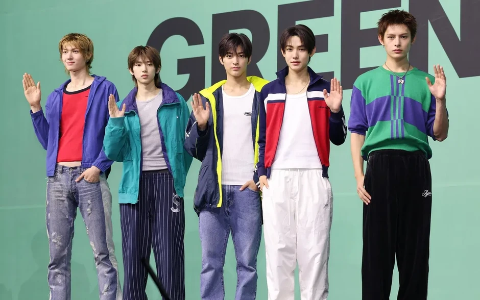 Ca khúc 'Red Red' của nhóm nhạc nam CORTIS đạt hơn 100 triệu lượt nghe trên Spotify. Ca khúc 'Red Red' của nhóm nhạc nam CORTIS đạt hơn 100 triệu lượt nghe trên Spotify.