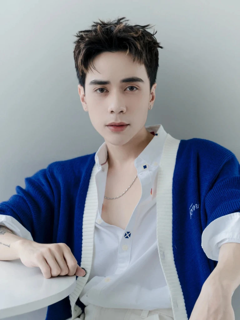 Ca khúc Việt giúp 1 nghệ sĩ đổi đời: Vang danh quốc tế, đi diễn là được tặng tiền đeo trĩu cổ Ca khúc Việt giúp 1 nghệ sĩ đổi đời: Vang danh quốc tế, đi diễn là được tặng tiền đeo trĩu cổ