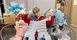 Ca khúc Việt giúp 1 nghệ sĩ đổi đời: Vang danh quốc tế, đi diễn là được tặng tiền đeo trĩu cổ