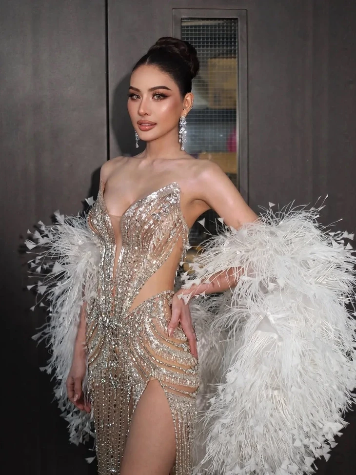 Ca sĩ 32 tuổi đoạt vương miện Miss Grand Thailand 2026 Ca sĩ 32 tuổi đoạt vương miện Miss Grand Thailand 2026