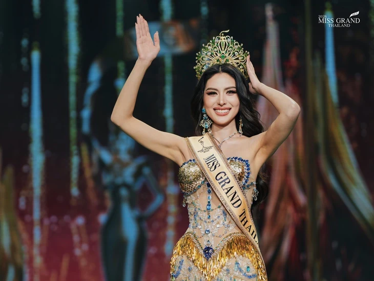 Ca sĩ 32 tuổi đoạt vương miện Miss Grand Thailand 2026 Ca sĩ 32 tuổi đoạt vương miện Miss Grand Thailand 2026