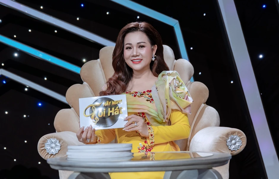 Ca sĩ bolero Dương Hồng Loan trải lòng về nghề, lên tiếng chuyện nghỉ hưu Ca sĩ bolero Dương Hồng Loan trải lòng về nghề, lên tiếng chuyện nghỉ hưu