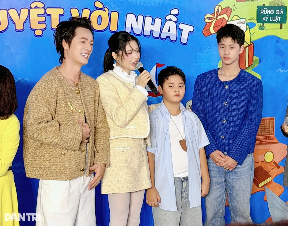 Ca sĩ Đăng Khôi hát tặng bà xã, khẳng định không có "quỹ đen"