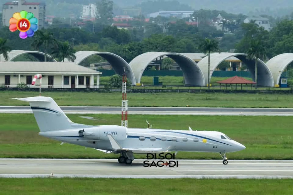 Ca sĩ đi diễn ở Việt Nam bằng máy bay riêng: Động tay là ra tiền, bán gà 2 ngày thu 393 tỷ đồng Ca sĩ đi diễn ở Việt Nam bằng máy bay riêng: Động tay là ra tiền, bán gà 2 ngày thu 393 tỷ đồng