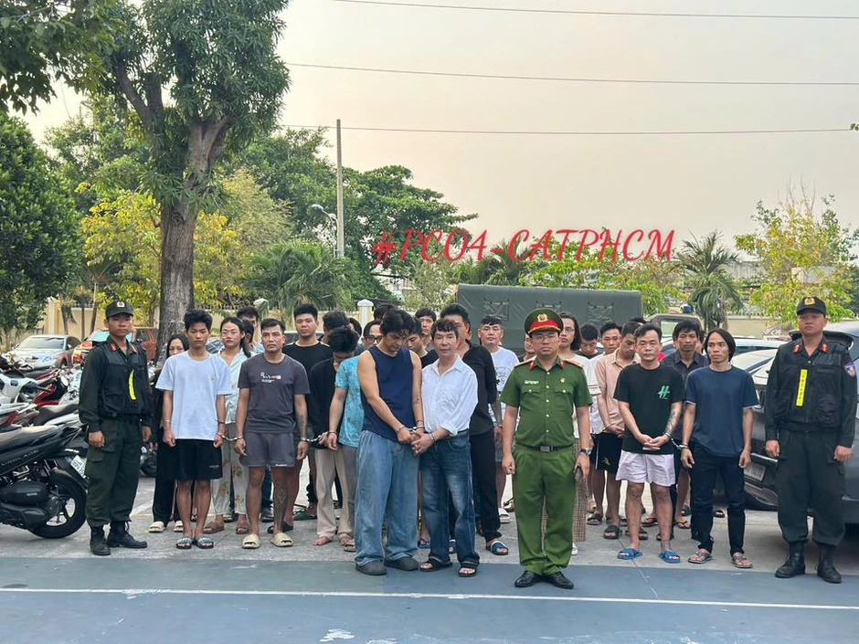 Ca sĩ Long Nhật và Sơn Ngọc Minh bị bắt tạm giam vì tội gì? Ca sĩ Long Nhật và Sơn Ngọc Minh bị bắt tạm giam vì tội gì?