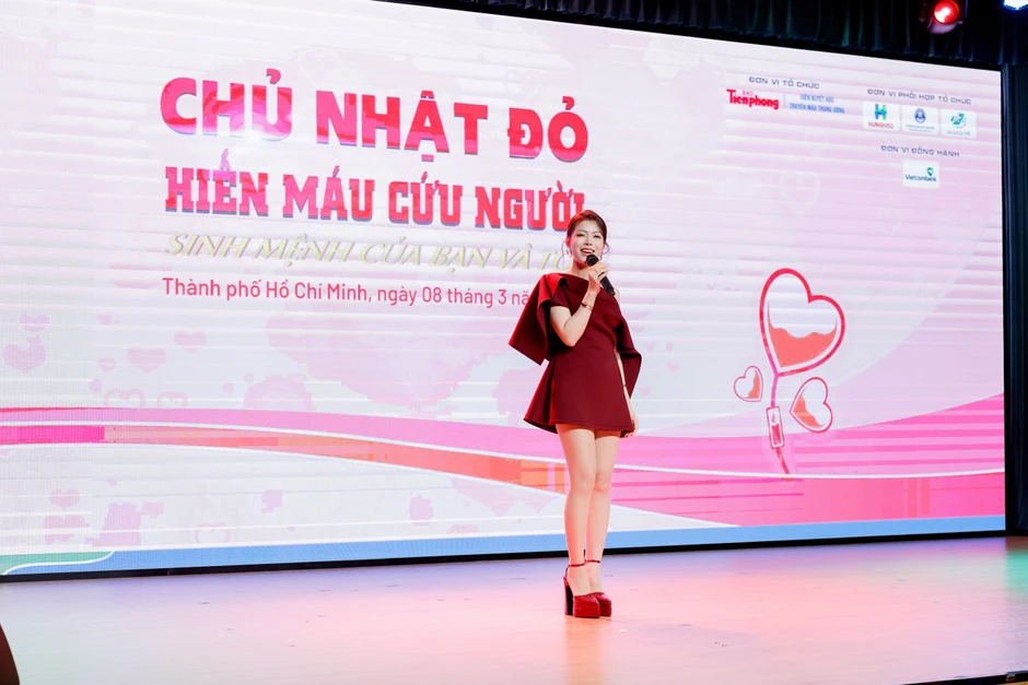 Ca sĩ Lưu Hiền Trinh, quán quân Ngọc Ánh, Duyên Quỳnh hát trước 5.000 người Ca sĩ Lưu Hiền Trinh, quán quân Ngọc Ánh, Duyên Quỳnh hát trước 5.000 người