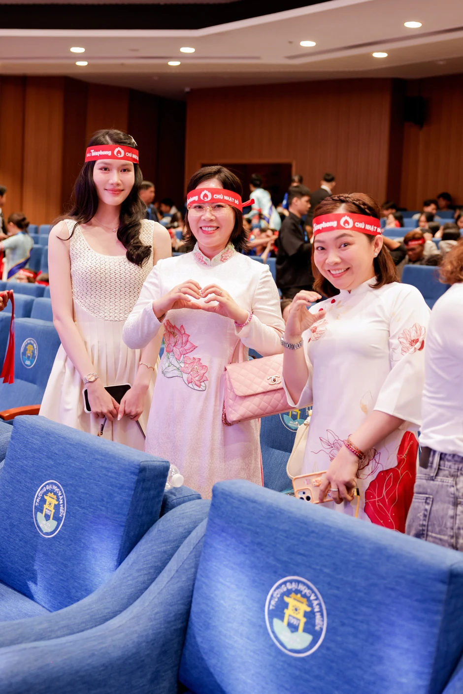 Ca sĩ Lưu Hiền Trinh, quán quân Ngọc Ánh, Duyên Quỳnh hát trước 5.000 người Ca sĩ Lưu Hiền Trinh, quán quân Ngọc Ánh, Duyên Quỳnh hát trước 5.000 người