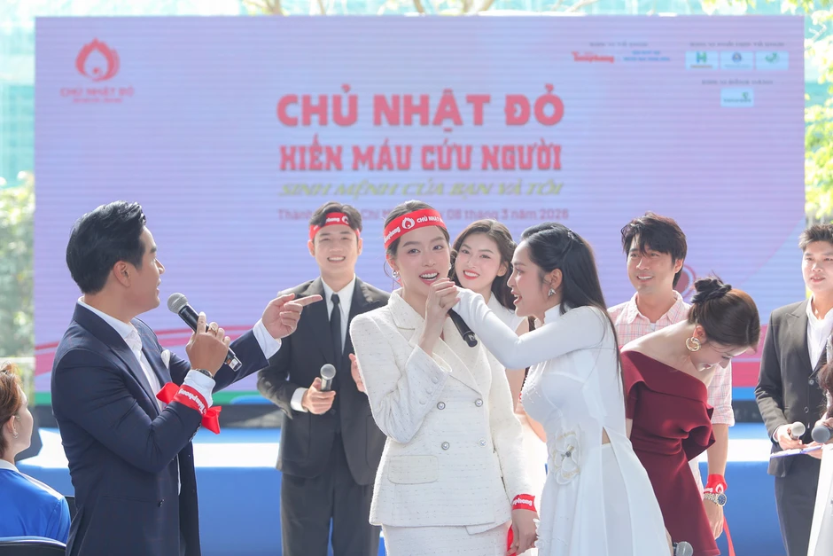 Ca sĩ Lưu Hiền Trinh, quán quân Ngọc Ánh, Duyên Quỳnh hát trước 5.000 người Ca sĩ Lưu Hiền Trinh, quán quân Ngọc Ánh, Duyên Quỳnh hát trước 5.000 người