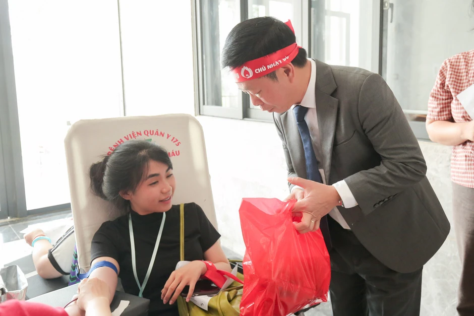 Ca sĩ Lưu Hiền Trinh, quán quân Ngọc Ánh, Duyên Quỳnh hát trước 5.000 người Ca sĩ Lưu Hiền Trinh, quán quân Ngọc Ánh, Duyên Quỳnh hát trước 5.000 người