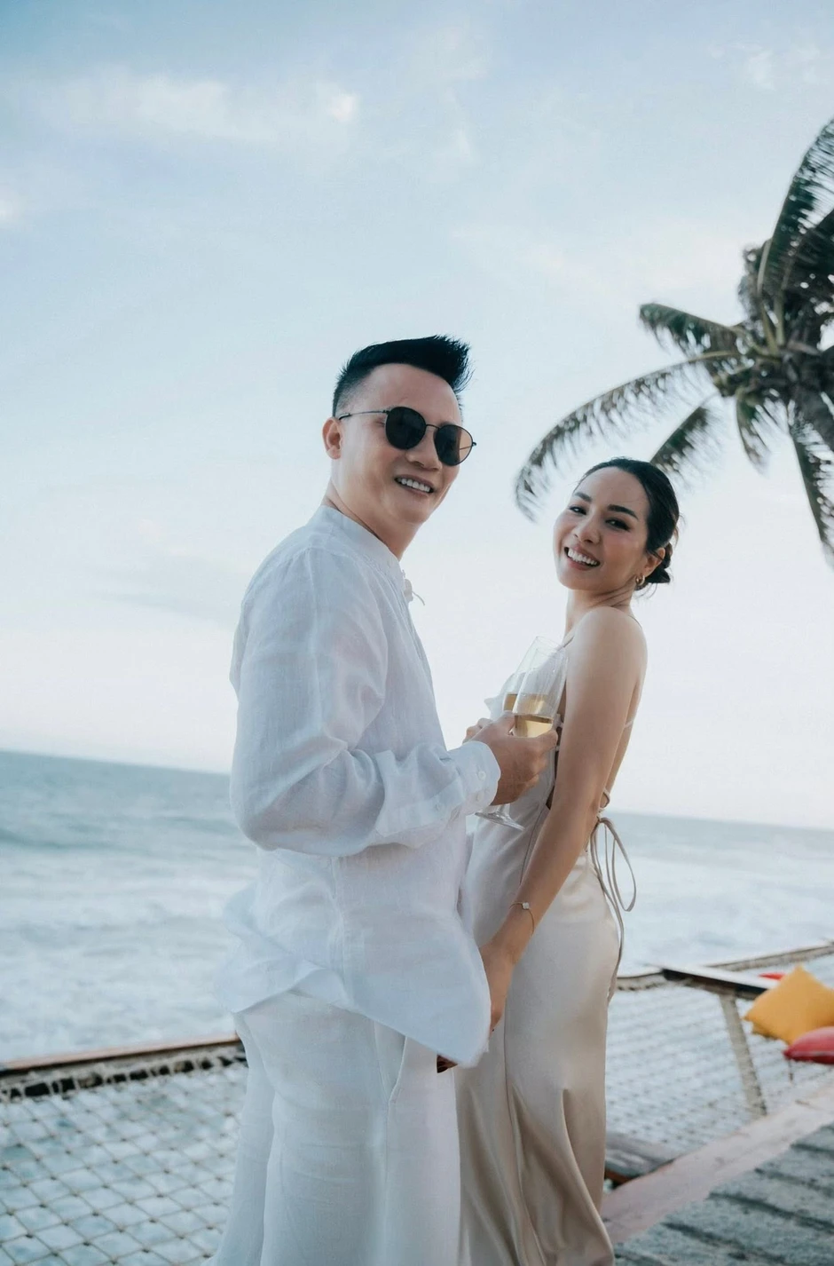 Ca sĩ quê Ninh Bình cưới con gái đại gia miền Tây: Xây biệt thự 500m² đẹp như resort, vợ vẫn chê 5 thứ Ca sĩ quê Ninh Bình cưới con gái đại gia miền Tây: Xây biệt thự 500m² đẹp như resort, vợ vẫn chê 5 thứ