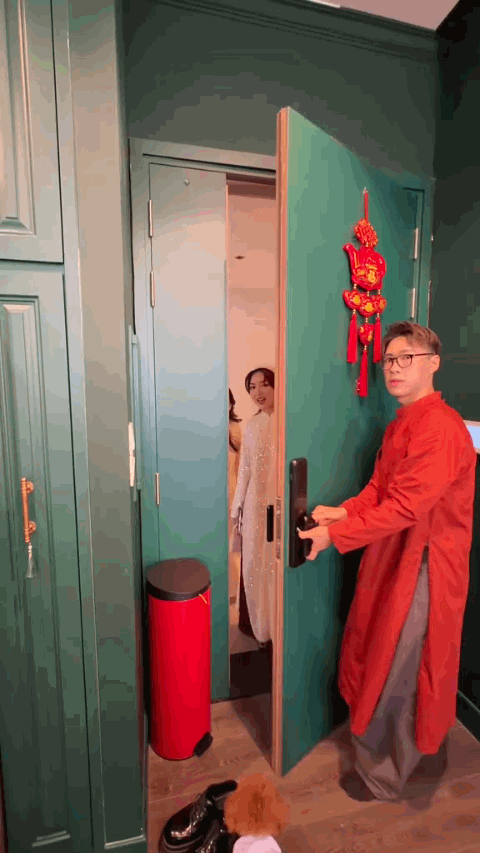 Ca sĩ SN 1988 rẽ hướng làm MC: Thành công hơn lúc đi hát, giờ sống trong căn hộ cao cấp ở Sài thành Ca sĩ SN 1988 rẽ hướng làm MC: Thành công hơn lúc đi hát, giờ sống trong căn hộ cao cấp ở Sài thành